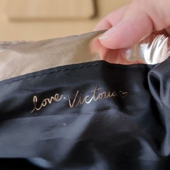 Victoria Secret a light rosegold tone quilted metallic long tote - Picture 7 of 9